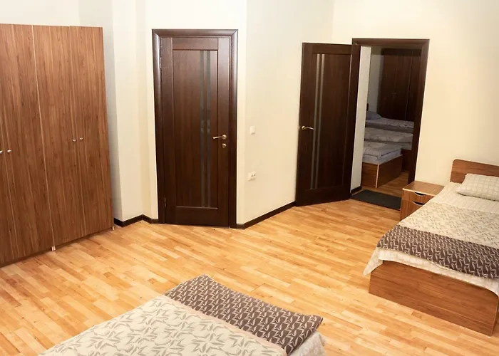 Monada Hotel&hostel Hostal